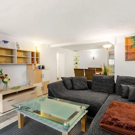 Appartement Snug In With Terrace